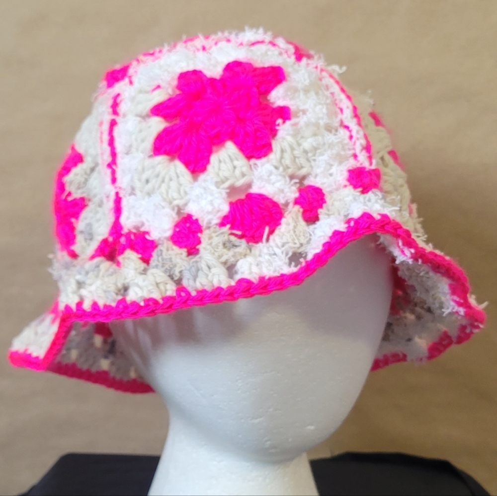 Bucket hat